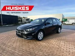 (1k) black pearl (zwart metallic) Gebruikt 2025 Kia Ceed Sportswagon Comfort Stationwagen | € 27.950 (Duur)