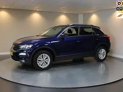 Blauw Gebruikt 2020 VW T-Roc Style SUV | € 18.940 (Eerlijke prijs)