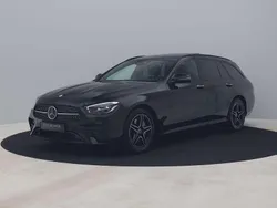 Zwart, metallic lak Gebruikt 2022 Mercedes E300 AMG line Stationwagen | € 42.750 (Super prijs)