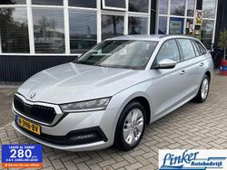 Grijs Gebruikt 2022 Skoda Octavia Business Line Stationwagen | € 21.649 (Eerlijke prijs)