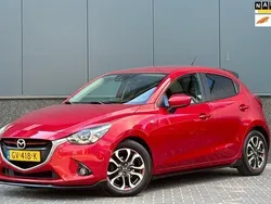 Rood Gebruikt 2015 Mazda 2 Hatchback | € 10.995 (Iets duurder)