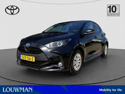 Zwart Gebruikt 2024 Toyota Yaris Hybrid Active Hatchback | € 23.950 (Eerlijke prijs)