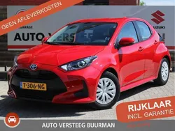 Rood Gebruikt 2023 Toyota Yaris Active Hatchback | € 21.950 (Eerlijke prijs)