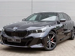 Grijs Nieuw 2025 BMW 530e M Sport Sedan | € 86.319 (Duur)
