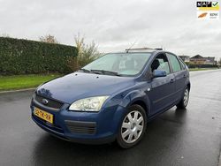 Blauw Gebruikt 2006 Ford Focus Trend Hatchback | € 1.799 (Eerlijke prijs)