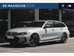 Grijs Gebruikt 2024 BMW 330 Executive Stationwagen | € 58.950