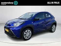 Blauw Gebruikt 2024 Toyota Aygo Play Hatchback | € 17.945 (Eerlijke prijs)
