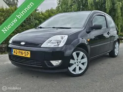 Zwart Gebruikt 2004 Ford Fiesta Futura Hatchback | € 1.249 (Eerlijke prijs)