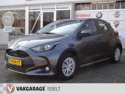 Grijs Gebruikt 2023 Toyota Yaris Active Hatchback | € 21.995 (Eerlijke prijs)