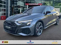 Grijs, metallic lak Gebruikt 2023 Audi A3 e-tron Ambiente Hatchback | € 39.950 (Iets duurder)