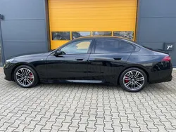 Zwart Nieuw 2024 BMW 520 Executive Sedan | € 76.888