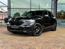 Zwart Gebruikt 2021 BMW X5 M Sport SUV | € 57.995 (Eerlijke prijs)