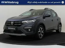Grijs, metallic lak Gebruikt 2021 Dacia Sandero Comfort Hatchback | € 13.950 (Eerlijke prijs)