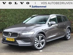 Grijs Gebruikt 2023 Volvo V60 CC Plus Stationwagen | € 56.450 (Duur)