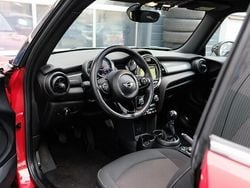 Rood Gebruikt 2017 Mini Cooper Business Hatchback | € 15.950 (Eerlijke prijs)