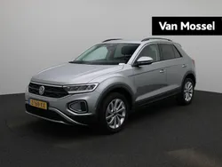 Grijs Gebruikt 2024 VW T-Roc Life SUV | € 27.900 (Eerlijke prijs)