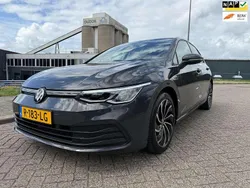 Grijs Gebruikt 2022 VW Golf VIII Life Hatchback | € 21.950 (Goede deal)