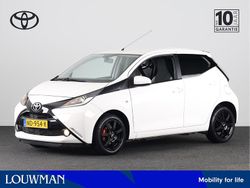 Cool white met sport striping (licht wit) Gebruikt 2016 Toyota Aygo Sport Hatchback | € 10.000 (Iets duurder)
