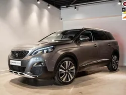 Grijs, metallic lak Gebruikt 2020 Peugeot 5008 Premium MPV | € 23.795 (Eerlijke prijs)