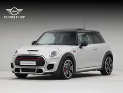 Wit, metallic lak Gebruikt 2018 Mini John Cooper Works Chili Hatchback | € 23.950 (Eerlijke prijs)