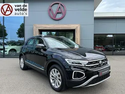Zwart Gebruikt 2024 VW T-Roc Style SUV | € 34.945 (Eerlijke prijs)