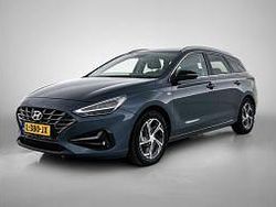 Blauw, metallic lak Gebruikt 2021 Hyundai i30 Premium Stationwagen | € 17.775 (Eerlijke prijs)