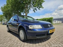Blauw Gebruikt 2000 VW Passat Comfortline Sedan | € 1.399