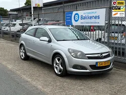 Grijs Gebruikt 2006 Opel Astra Executive Hatchback | € 1.945 (Eerlijke prijs)