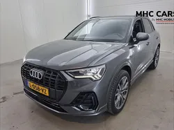Grijs, metallic lak Gebruikt 2021 Audi Q3 Design SUV | € 32.700 (Iets duurder)