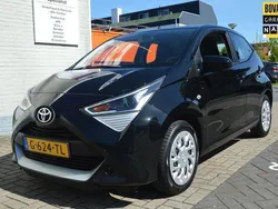 Zwart Gebruikt 2019 Toyota Aygo X-play Hatchback | € 11.400 (Eerlijke prijs)