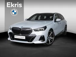 Grijs Gebruikt 2025 BMW 530e M Sport Stationwagen | € 71.895