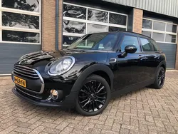 Zwart, metallic lak Gebruikt 2016 Mini One Clubman Business Stationwagen | € 15.750 (Eerlijke prijs)