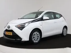Wit Gebruikt 2022 Toyota Aygo X-play Hatchback | € 13.445 (Goede deal)