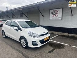 Wit Gebruikt 2016 Kia Rio Comfort Hatchback | € 6.999 (Eerlijke prijs)