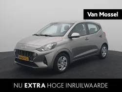 Brass pareleffect Gebruikt 2022 Hyundai i10 Comfort Hatchback | € 12.940 (Eerlijke prijs)