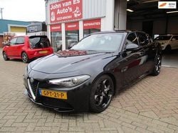 Zwart Gebruikt 2017 Alfa Romeo Giulia Super Sedan | € 22.500 (Eerlijke prijs)