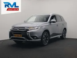 Grijs, metallic lak Gebruikt 2016 Mitsubishi Outlander P-HEV Edition SUV | € 21.900 (Iets duurder)