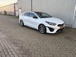 Wit (parellak) Gebruikt 2022 Kia ProCeed Stationwagen | € 26.949 (Goede deal)