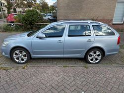 Blauw Gebruikt 2011 Skoda Octavia Elegance Stationwagen | € 4.750 (Eerlijke prijs)