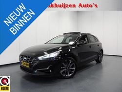 Zwart Gebruikt 2021 Hyundai i30 Comfort Hatchback | € 19.340 (Eerlijke prijs)