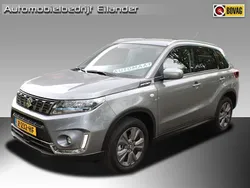 Grijs, metallic lak Gebruikt 2023 Suzuki Vitara SUV | € 29.950 (Iets duurder)
