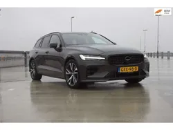 Grijs Gebruikt 2022 Volvo V60 R-Design Stationwagen | € 38.800 (Goede deal)