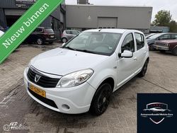 Wit Gebruikt 2012 Dacia Sandero Lauréate Hatchback | € 2.500