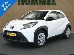 Wit Gebruikt 2024 Toyota Aygo Play Hatchback | € 16.950 (Eerlijke prijs)
