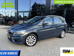 Grijs, metallic lak Gebruikt 2015 BMW 218 Gran Tourer Sport Line MPV | € 15.900 (Eerlijke prijs)