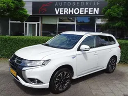 Wit, metallic lak Gebruikt 2015 Mitsubishi Outlander P-HEV Instyle SUV | € 13.950 (Eerlijke prijs)