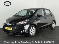 Zwart, metallic lak Gebruikt 2020 Toyota Yaris Hybrid Hatchback | € 17.650 (Goede deal)