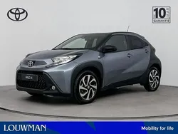 Grijs metallic Gebruikt 2024 Toyota Aygo Pulse Hatchback | € 21.745 (Eerlijke prijs)