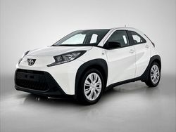 Wit Gebruikt 2023 Toyota Aygo Play Hatchback | € 15.745 (Eerlijke prijs)