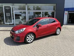 Rood Gebruikt 2016 Kia Rio Hatchback | € 9.945 (Eerlijke prijs)